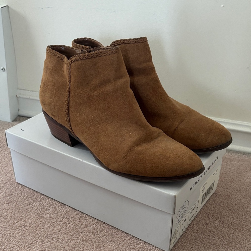 Expression Women's Tan Ankle Boots